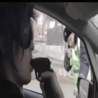 سرکار گذاشتن پلیس با اسلحه خوراکی