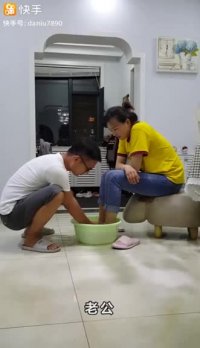 وقتی داری پای زنتو میشوری و مامانت میاد!