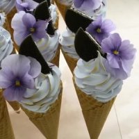 بستنی قیفی با طعم گل