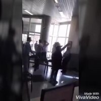 🔴 ورود مال باختگان مؤسسه آرمان اهواز به بانک‌ ملی شعبه امانیه و شکستن شیشه بانک و به هم‌ ریختن شعبه