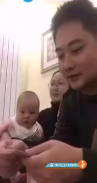 خنده از ته دل با شمارش پول پدر