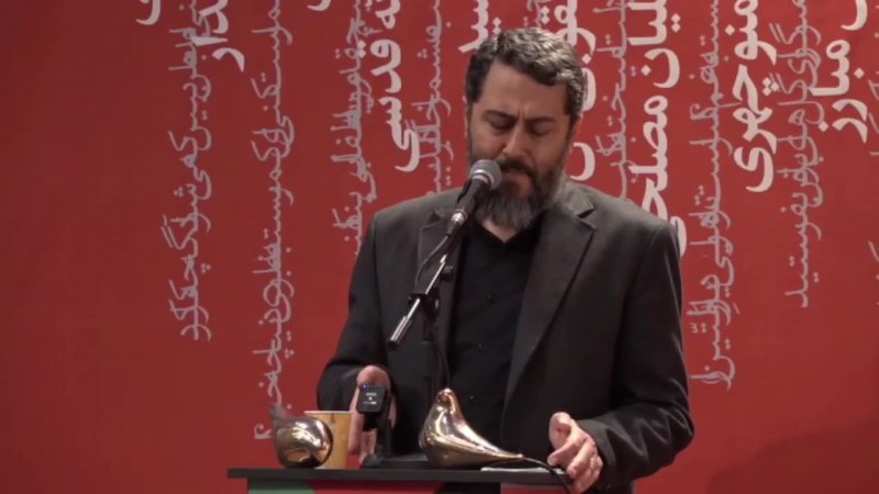 شعرخوانی حماسی احمد بابایی در رویداد طوفان واژه ها
