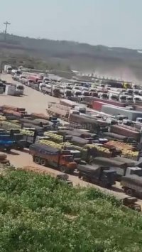 کامیون های ایرانی با بار سیب زمینی و پیاز در مرز عراق !