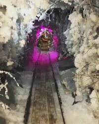 غار یخی در "سیبری‬‎"