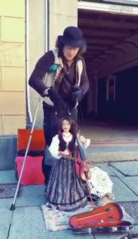 شاهکاری از عروسک گردانی تا نوازندگی