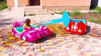 ساشا شو - بازی ساشا با اتوبوس آبی و استخر ماشین بادی - ساشا جدید