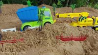 ماشین های اسباب بازی کودکانه جدید/قسمت55/ جرثقیل در حال بیرون کشیدن کامیون