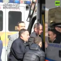 لحظه دستگیری آسانژ مدیر سایت ویکی لیکس به علت انتقاد از دولت اکوادور