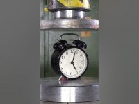 له شدن وسایل زیر دستگاه پرس : انگور , ساعت و ...