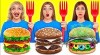 تفریح و سرگرمی چالش خوراکی : همبرگرهای رنگی عجیب و غریب