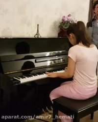 اجرای پیانو این"دوشیزه" هنرجوی عزیزم با آهنگی از ریچارد "کلایدرمن