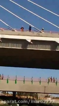 خودکشی یک دختر در پل امام حسین مشهد و واکنش آتش نشانها