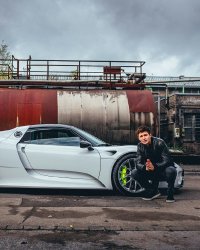 مستند پورشه _ معرفی مدل 918 اسپایدر با حضور بازیگر فیلم Baby Driver