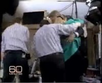 یادی کنیم از افتادن پرژکتور روی هیلاری کلینتون