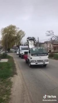 پخش آب مقدس برای مقابله با کرونا در روسیه