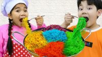 بازی آشپزی کودکانه با آنی و سوری : نودل های رنگی
