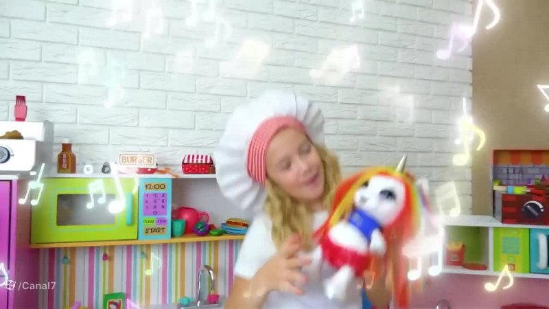 ساشا جدید : ساشا شو : بازی با غذای اسباب بازی های : برنامه کودک جدید