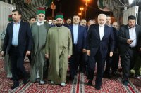 لحظه ورود " محمدجواد ظریف " به حرم امام حسین (ع)