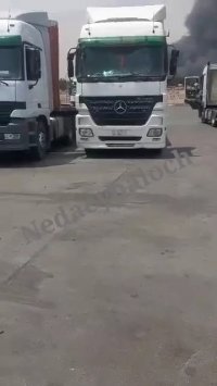 ثبت اثر انفجار در شهید رجایی بر کامیون های حاضر در بندر