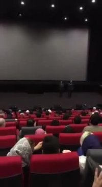 مهران مدیری در اولین سانس اکران فیلمش