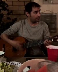 خواندن آهنگ بوی عیدی فرهاد توسط شهاب حسینی