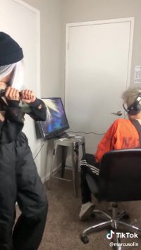 واکنش من وقتی میفهمم داداشم داره بازی میکنه