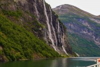 آبشار بی نظیر و خیره کننده هفت خواهر در نروژ
