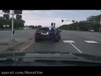 لحظه چپ کردن پلیس پس از تصادف شدید