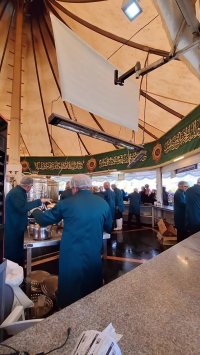 رسیدی حرم یه سر بیا اینجا...!