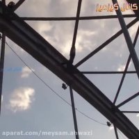 لحظه سقوط جوان اهوازی از روی پل