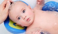 چگونگی شستن موی نوزادان