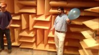 تفاوت صدای ترکیدن بادکنک در اتاق معمولی و اتاق آگوستیک