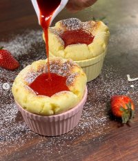 سوفله با مارمالاد توت فرنگی