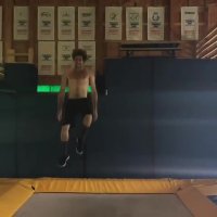 حرکات نمایشی روی تشک جامپینگ