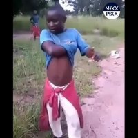 استعدادش تو نوازندگی در نوع خودش شگفت انگیزه