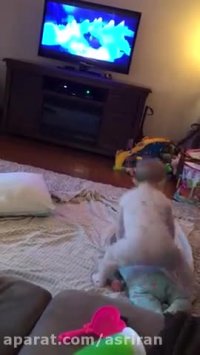 واکنش خواهران دوقلوی ۲۳ماهه به انیمیشن frozen