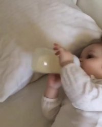 فقط زودتر شیشه شیر رو بهش پس بدین