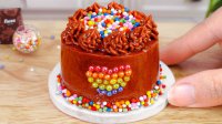 آشپزی مینیاتوری کیک شکلاتی خوشمزه با قلب رنگین کمانی