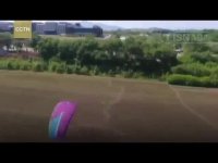 " لی جیاشین " 70 ساله، مسن‌ترین پاراگلایدر سوار آسیا