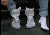 کتونی ای که خودش بنداش بسته میشه!