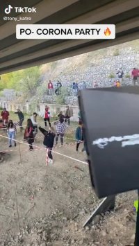 کرونا پارتی در مسکو با رعایت فاصله اجتماعی