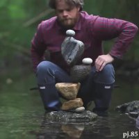 هنرنمایی دیدنی با سنگ ها