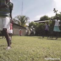 کفش هایی که 5 سال انتظار این کودکان را کشید