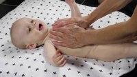 ماساژ، کمک به بهبود وضعیت تکاملی نوزادان