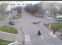 برخورد شدید خودروی سواری با اتوبوس