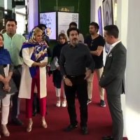 رونمایی از تابلو نقاشی خط ربنا اثر پارسا رحیمی با حضور همایون شجریان