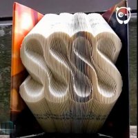 تا زدن هنرمندانه کتاب