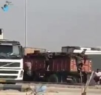 خروج یک کامیون از بازارچه‌ی مرزی چزابه و غارت اجناس!
