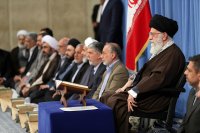 ایران با عمل به قرآن مقابل آمریکا ایستاده است