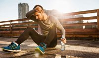 6 علامت کم شدن آب بدن